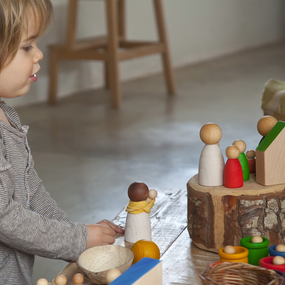 Grapat 2 Volwassen Houten Poppetjes Donker